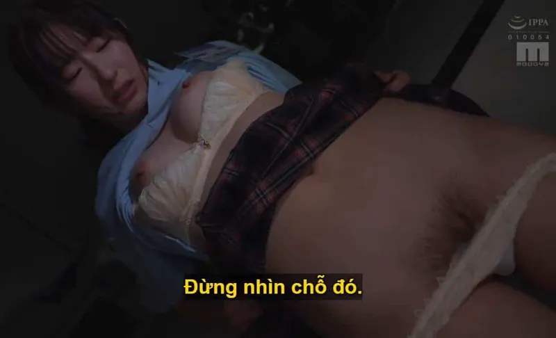 Người sếp dự tính "làm tình" với cô nhân viên dưới quyền kiêu kỳ lười nhác, suốt ngày chỉ chăm chăm chat chit cùng bạn trai.